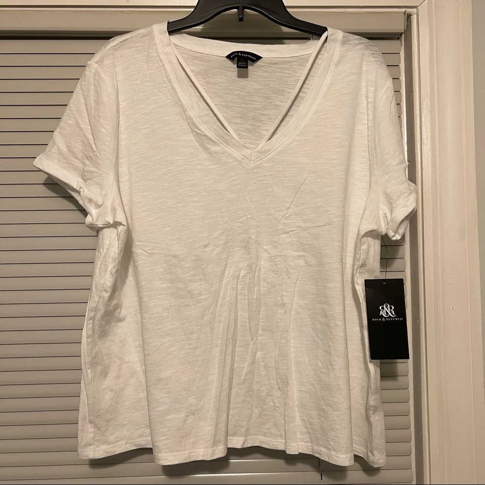 Rock & Republic Women’s V-neck Shirt
